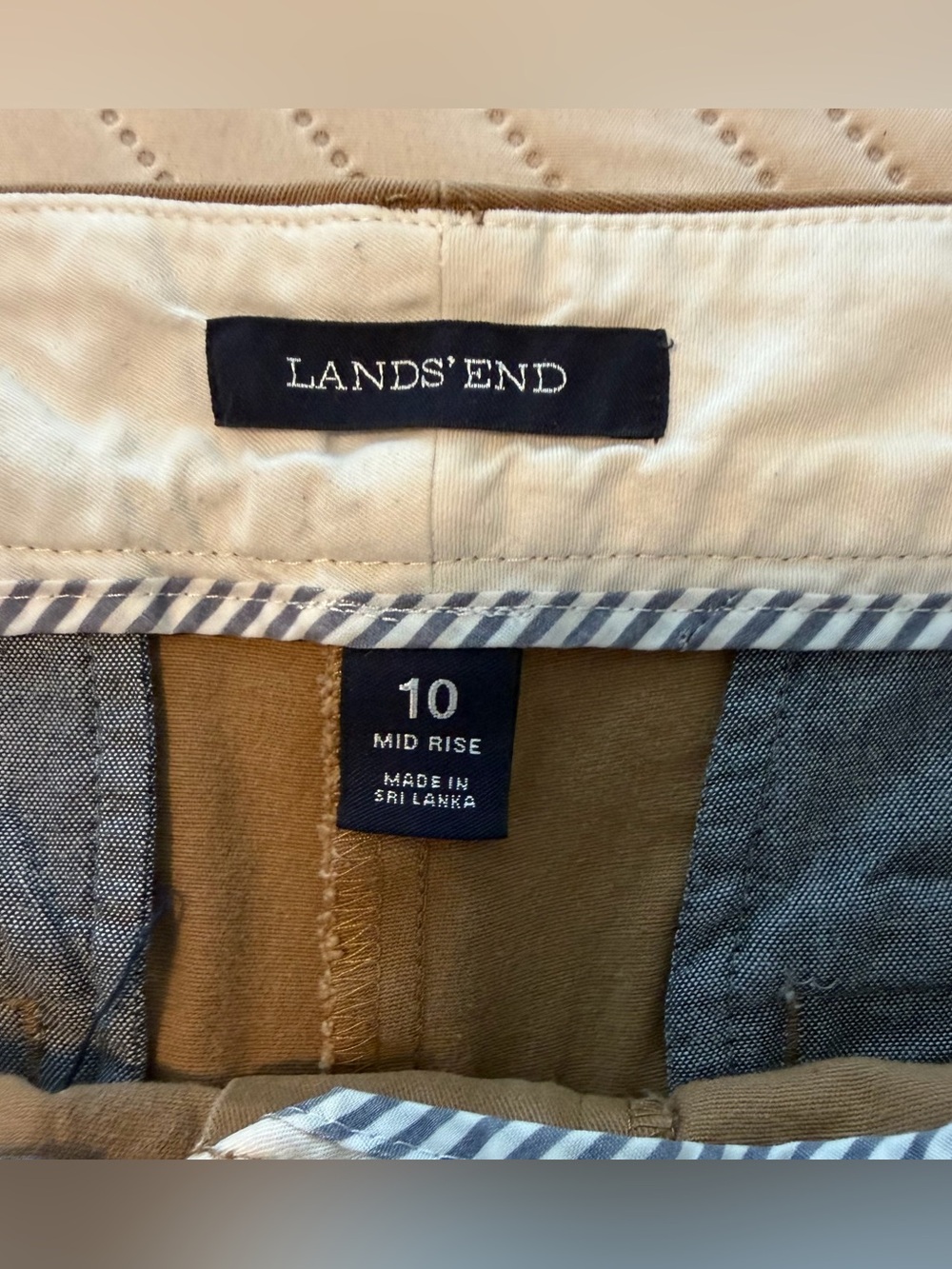 LANDS' END Women's Tan Chino Shorts
Size 10 - Picture 6 of 8